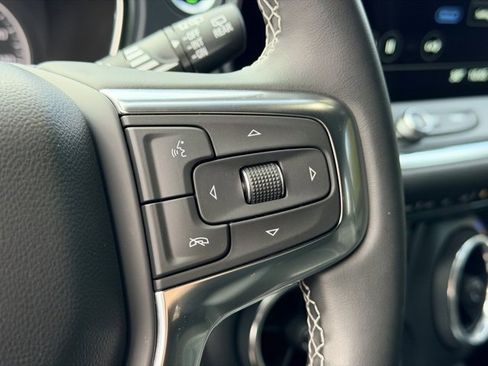 Used 2025 Chevrolet Blazer LT image 11