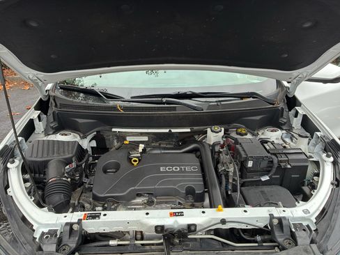 Used 2022 Chevrolet Equinox RS w/ RS Leather Package FWD image 17