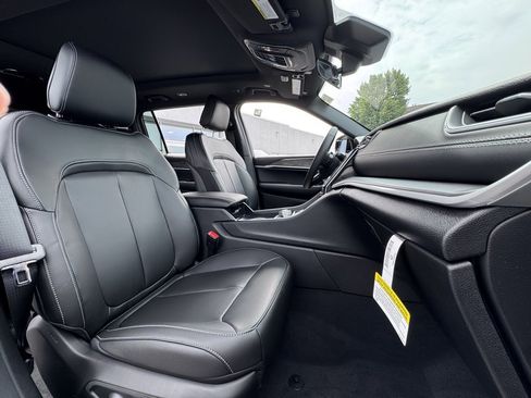 New 2025 Jeep Grand Cherokee L Limited w/ Black Appearance Package image 18