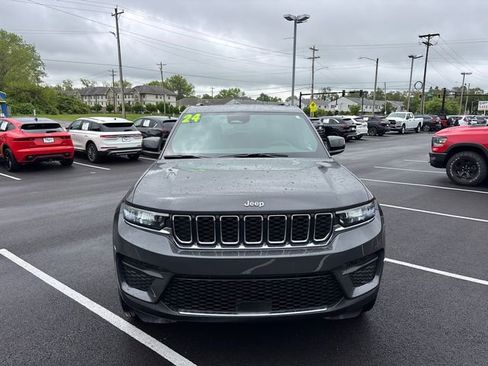 Used 2024 Jeep Grand Cherokee Laredo X w/ Luxury Tech Group I AWD/4WD image 5