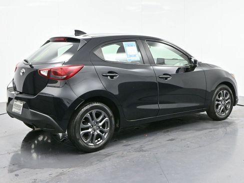Used 2020 Toyota Yaris LE image 7