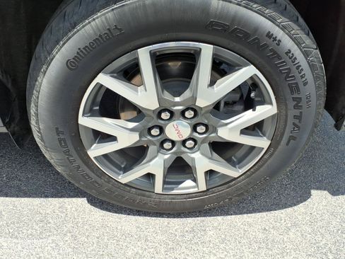 Used 2023 GMC Acadia SLE FWD image 12