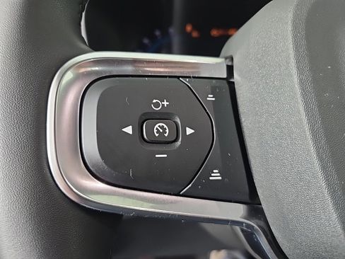 Certified 2024 Volvo XC40 B5 Plus w/ Protection Package Premier image 30