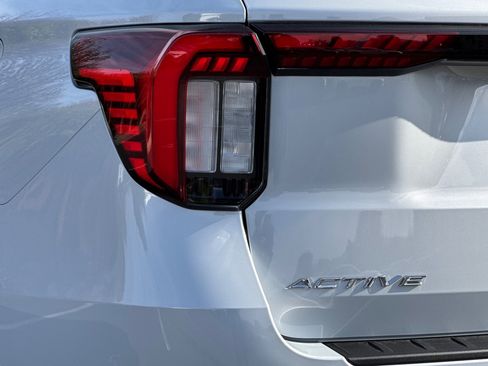 New 2026 Ford Explorer Active AWD/4WD image 25