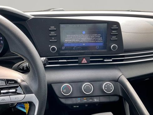 Used 2021 Hyundai Elantra SE FWD image 10