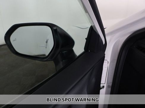 Used 2025 Toyota Camry SE FWD image 4