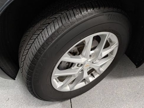 Used 2024 Chevrolet Equinox LT AWD/4WD image 9