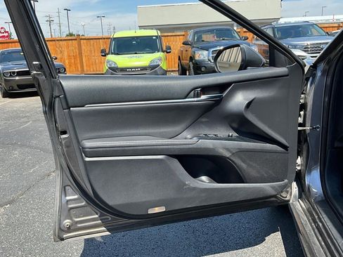 Used 2019 Toyota Camry XSE FWD image 18