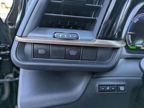 Used 2023 Toyota Crown XLE image 14