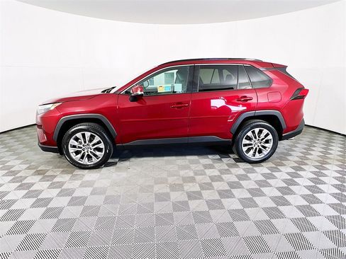 Used 2023 Toyota RAV4 XLE Premium image 4