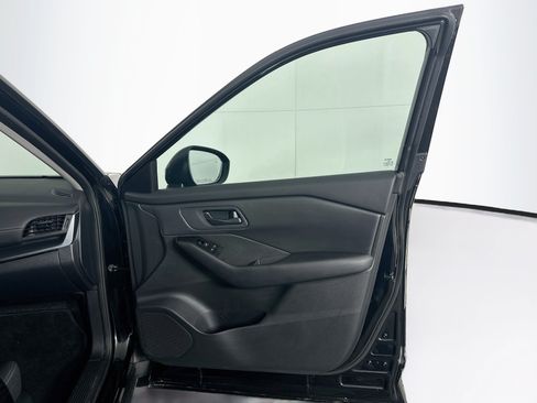 Used 2025 Nissan Rogue S FWD image 31