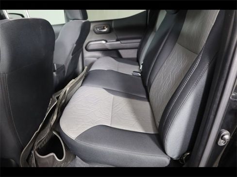 Used 2022 Toyota Tacoma TRD Sport image 11