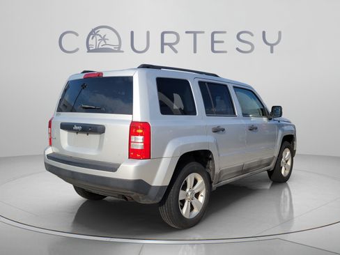 Used 2011 Jeep Patriot Sport w/ Tire & Wheel Group AWD/4WD image 3