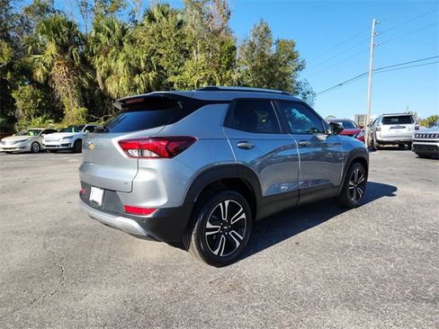 Used 2024 Chevrolet TrailBlazer LT w/ LT Cold Weather Package image 3