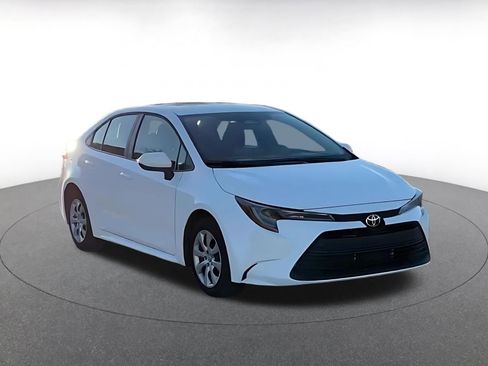 Used 2025 Toyota Corolla LE image 3
