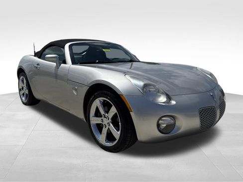 Used 2007 Pontiac Solstice Convertible w/ Premium Package RWD image 3