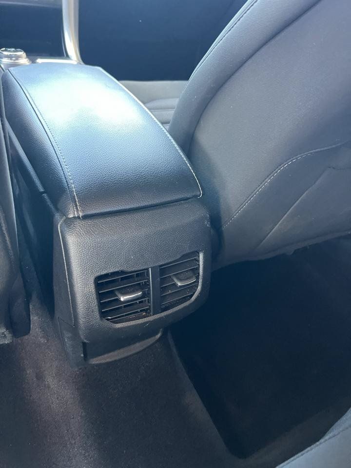 Used 2019 Ford Fusion SE FWD image 7