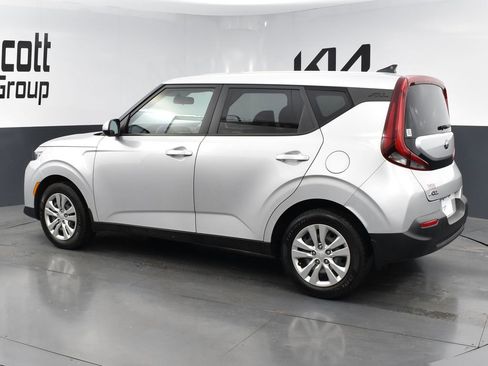 Used 2020 Kia Soul LX FWD image 3