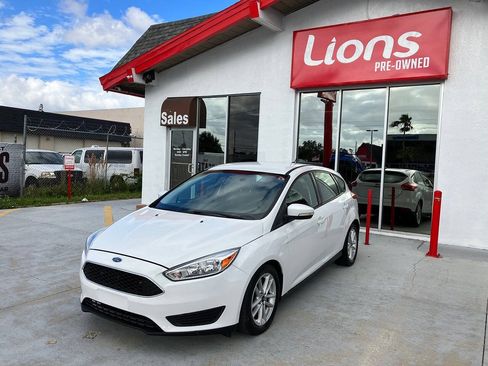 Used 2017 Ford Focus SE FWD image 4