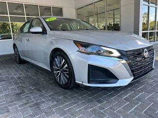 Used 2023 Nissan Altima 2.5 SV image 1