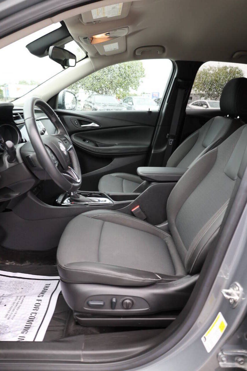 Used 2023 Buick Encore GX Preferred w/ Cold Weather Comfort Package AWD/4WD image 13