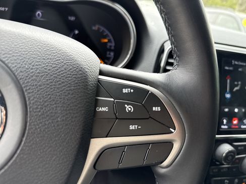 Used 2019 Jeep Grand Cherokee Altitude image 24