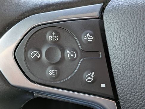 Used 2023 Chevrolet Traverse LT image 27