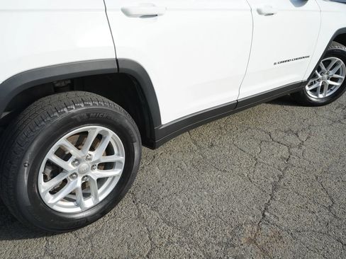 Used 2023 Jeep Grand Cherokee L Laredo RWD image 7