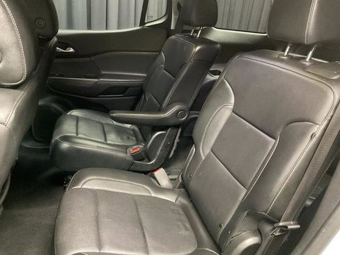 Used 2020 GMC Acadia SLT w/ Driver Alert Package II image 9