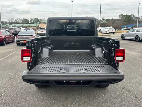 Used 2021 Jeep Gladiator Overland image 18