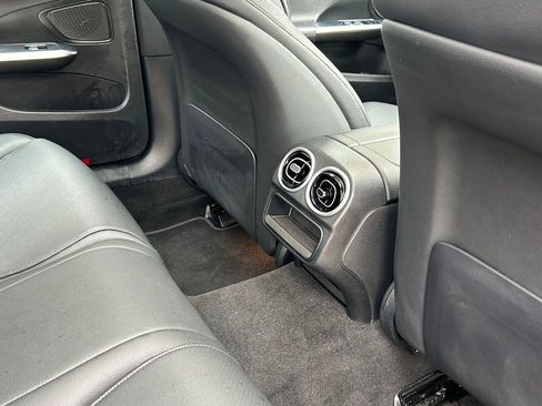 Used 2025 Mercedes-Benz C 300 4MATIC Sedan image 39