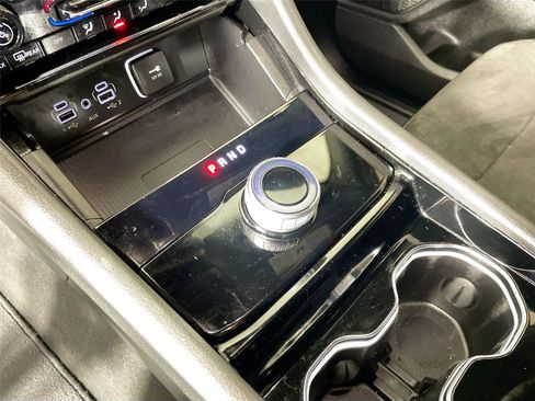 Used 2023 Jeep Grand Cherokee L Laredo image 17