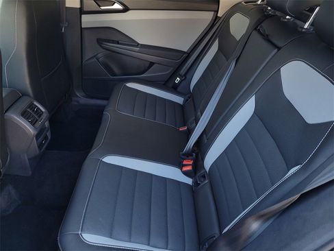 Used 2022 Volkswagen Taos SEL image 12