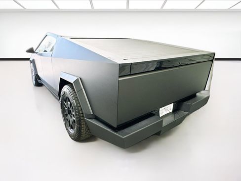 Used 2024 Tesla Cybertruck AWD Crew Cab image 6