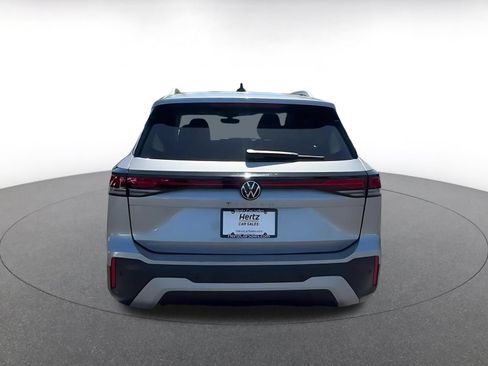 Used 2026 Volkswagen Tiguan SE FWD image 12