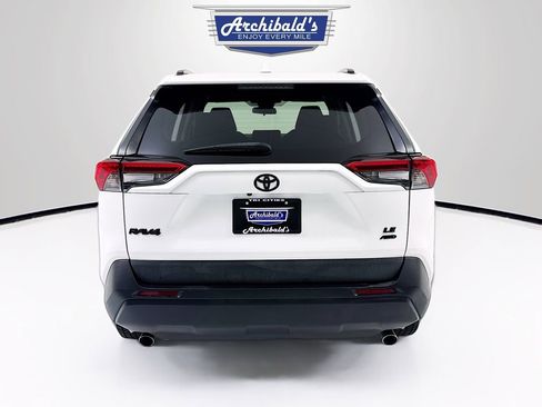 Used 2020 Toyota RAV4 LE image 6