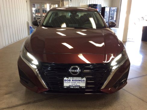 Used 2024 Nissan Altima 2.5 SV image 8