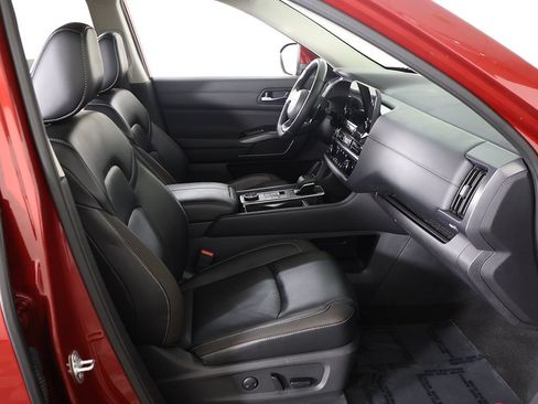 Used 2023 Nissan Pathfinder SL w/ Black Appearance Package AWD/4WD image 31
