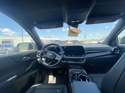 Used 2025 Chevrolet Equinox LT w/ Convenience Package II FWD image 5