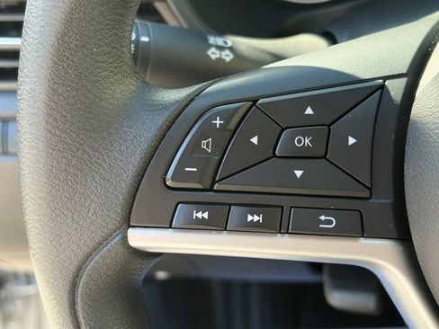 Used 2024 Nissan Altima 2.5 SV AWD/4WD image 17