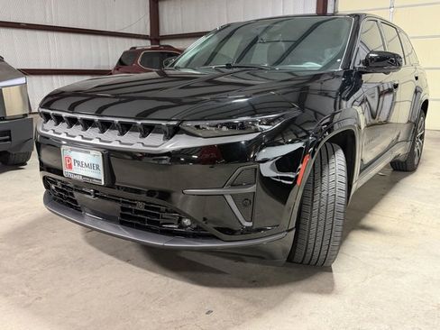 Used 2025 Jeep Wagoneer S Limited image 3