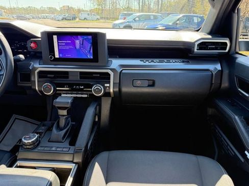 Used 2025 Toyota Tacoma TRD Off-Road AWD/4WD image 8
