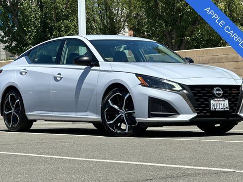 Used 2024 Nissan Altima 2.5 SR FWD image 2