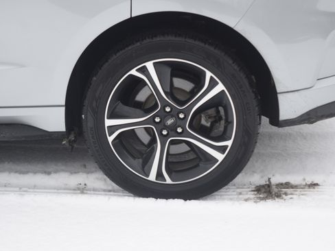 Used 2020 Ford Edge ST image 28