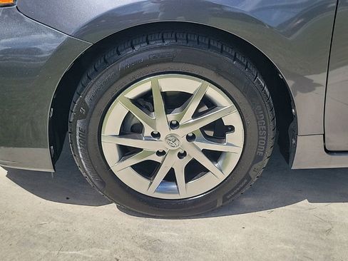 Used 2016 Toyota Prius V Three image 3