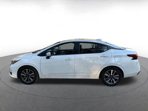 Used 2025 Nissan Versa SV image 4