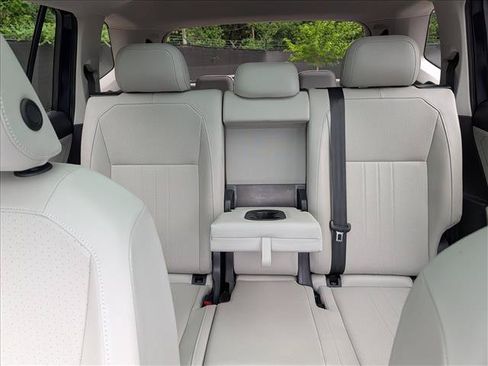 Certified 2023 Volkswagen Tiguan SE w/ Panoramic Sunroof Package FWD image 18