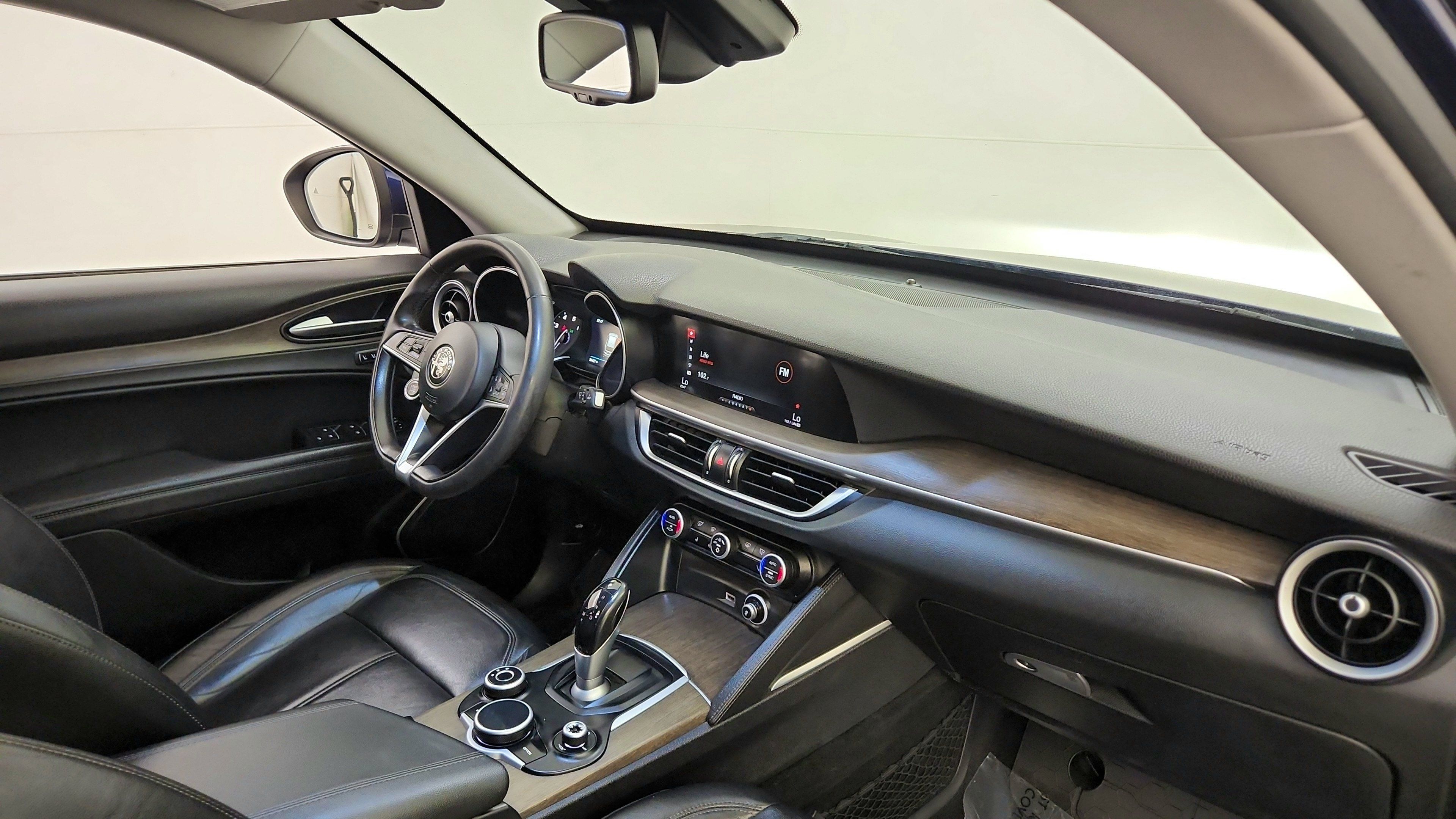 Used 2018 Alfa Romeo Stelvio Ti AWD/4WD image 33
