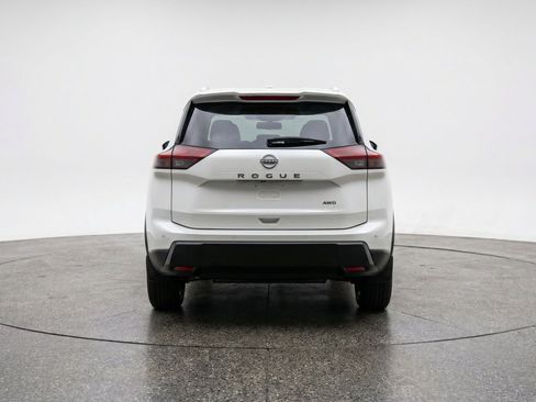 Used 2025 Nissan Rogue SV AWD/4WD image 7