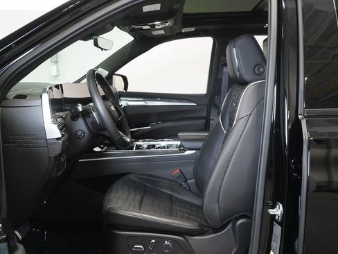 Used 2025 Cadillac Escalade V w/ LPO, ONYX Package AWD/4WD image 11